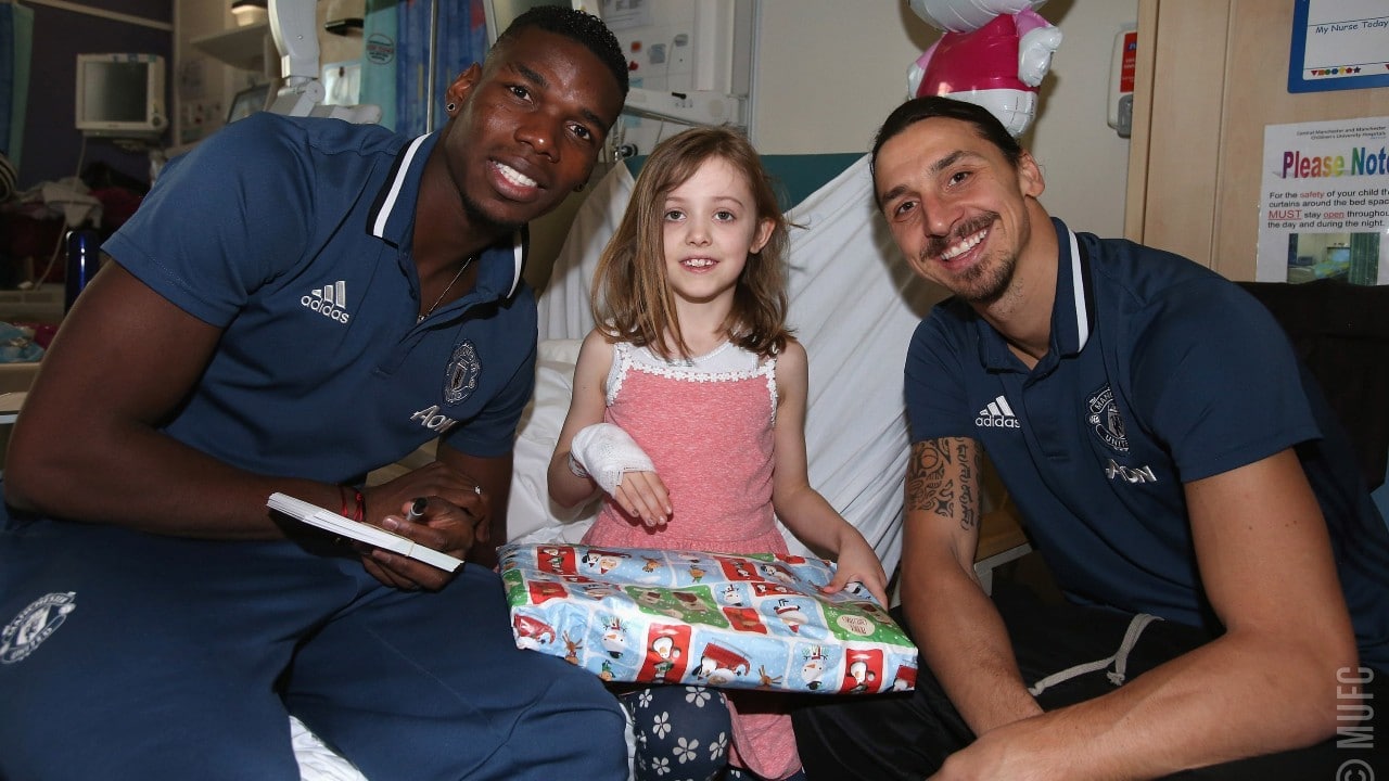 Футболисты «Юнайтед» посетили местные больницы в преддверии Рождества