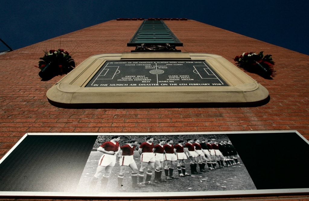 Олд Траффорд». Мемориальная доска, напоминающая о Мюнхенской катастрофе