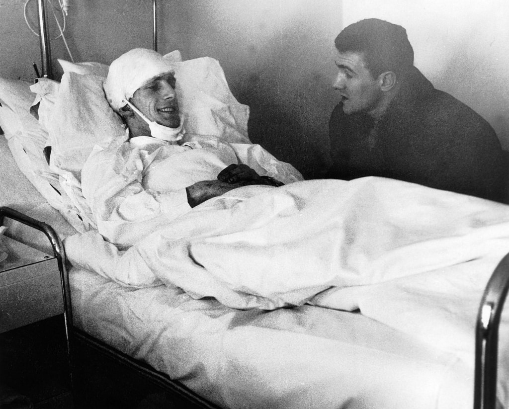 Мюнхенская больница. Билл Фоулкс навещает Дэнниса Вайоллета.