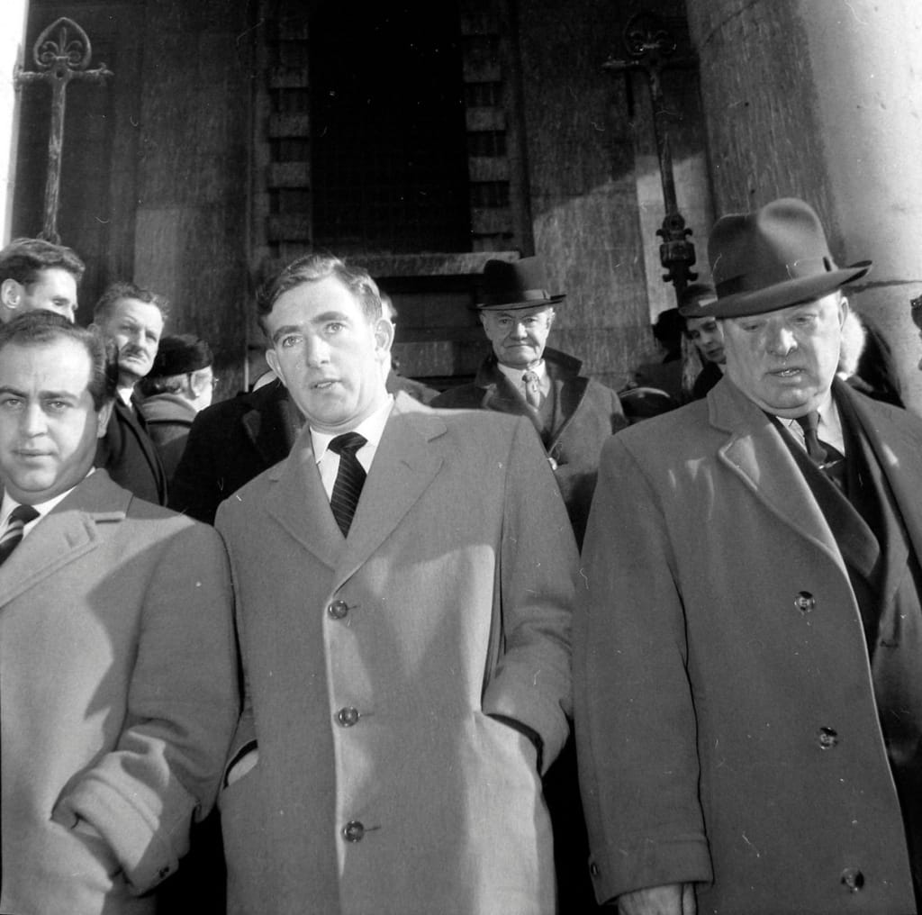 Панихида по жертвам Мюнхенской авиакатастрофы. Дэнни Бланчфлауэр и Джимми Андерсон («Тоттенхэм»)