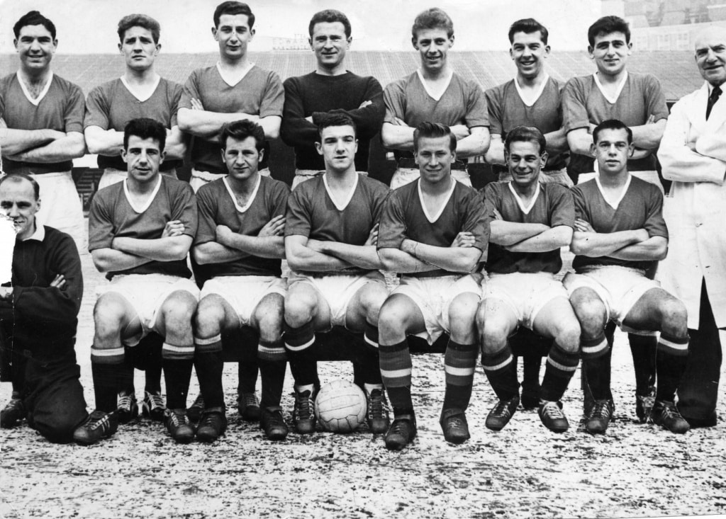 Гробы с телами погибших доставили в Манчестер