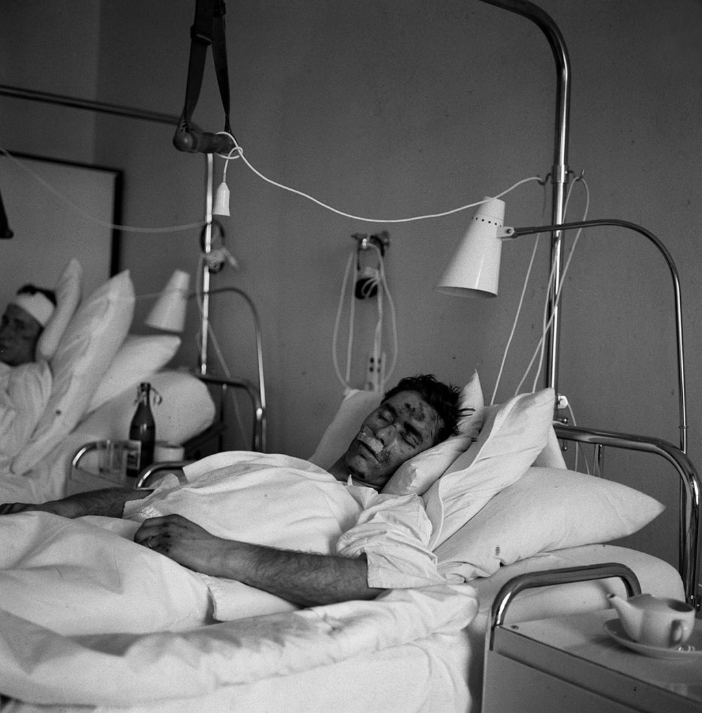 Раненый Рэй Вуд в больнице