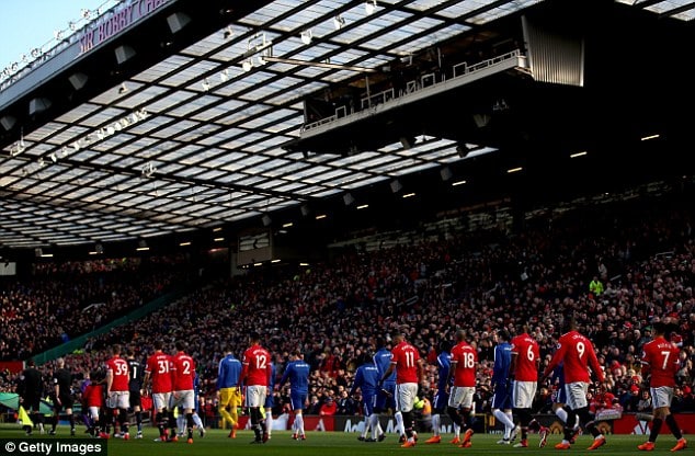 Daily Mail: «Юнайтед» решил повременить с расширением стадиона и вложить деньги в покупку новых игроков