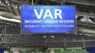 Что общего между Дэвидом Мойесом и системой видеоповторов VAR?