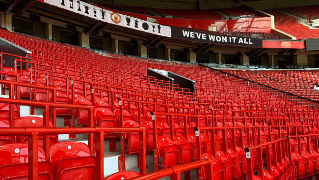 «Юнайтед» получил разрешение на использование стоячих трибун на «Олд Траффорд»