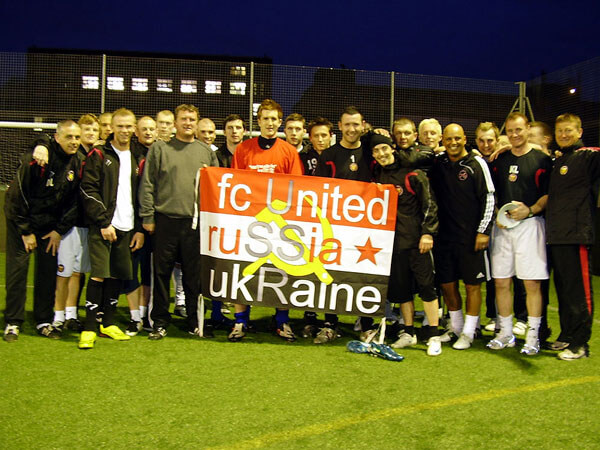 Во время первой поездки Юрия в Англию. С составом «Юнайтед оф Манчестер»