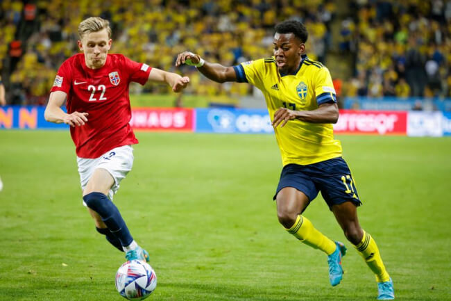 Эланга прокомментировал свой первый гол за сборную Швеции