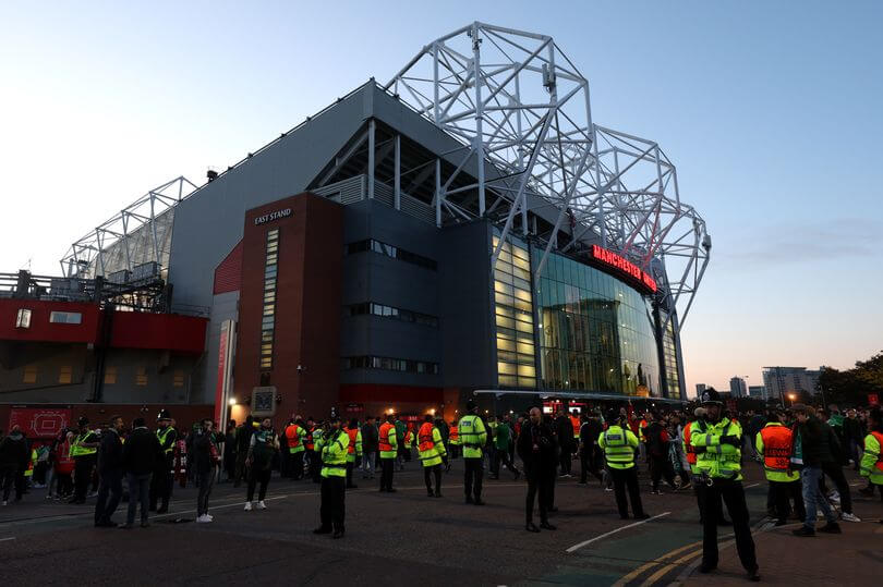 «Юнайтед» ограничит число болельщиков на матче с «Бернли» из-за забастовки медработников