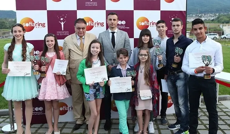 Уже 9-й год подряд Фонд «Димитара Бербатова» реализует проект «Награды успешным детям Болгарии».